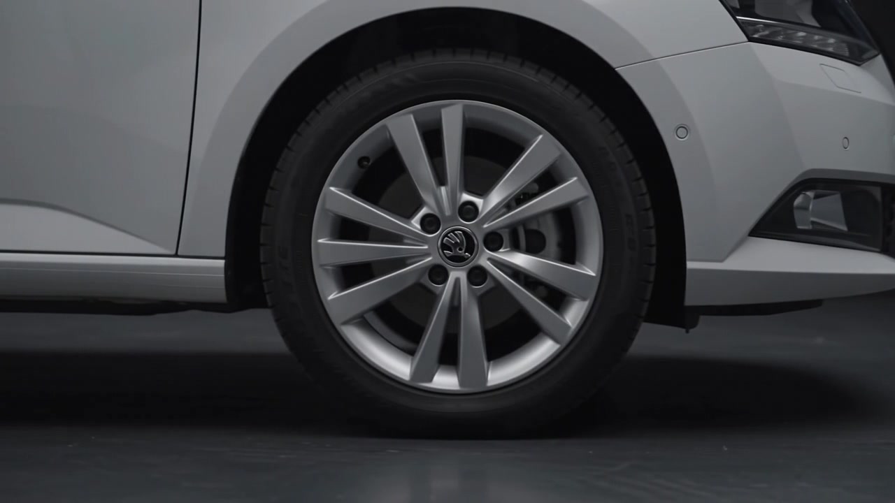 Skoda Fabia 1.0 TSI SE — Light on its feet, and light on the bills