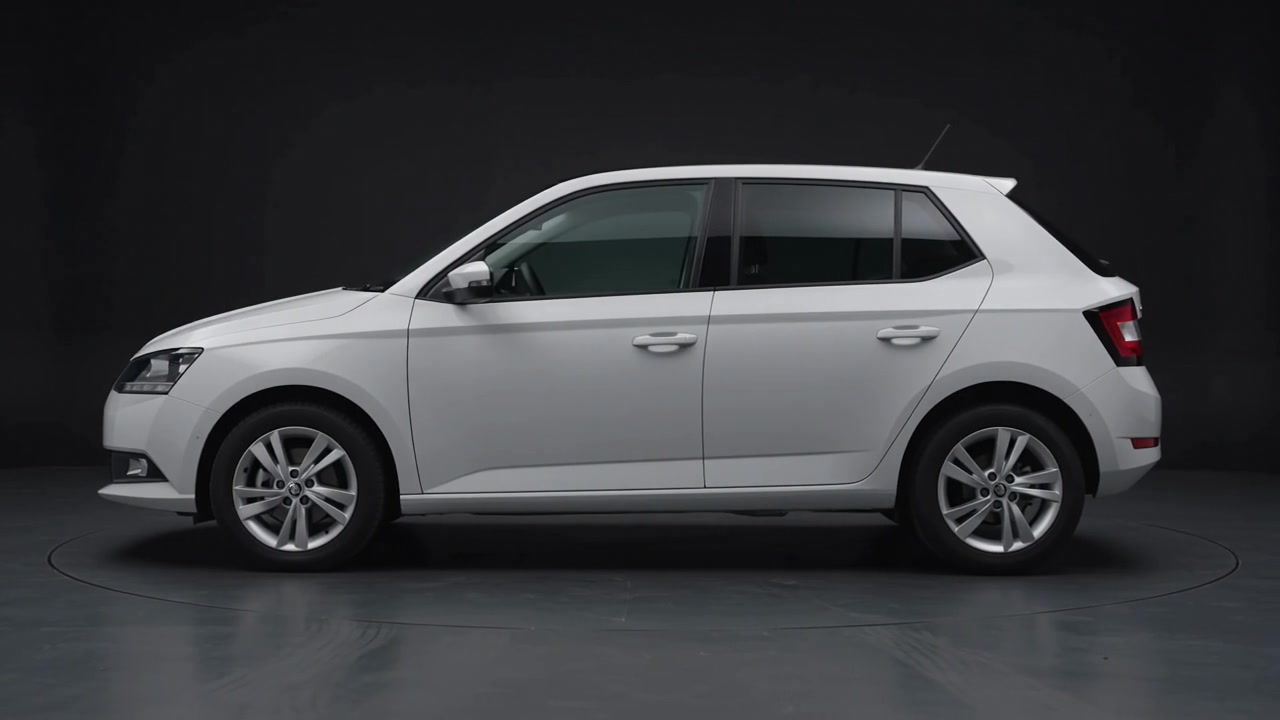 Skoda Fabia 1.0 TSI SE — Five doors, and 330 litres behind them