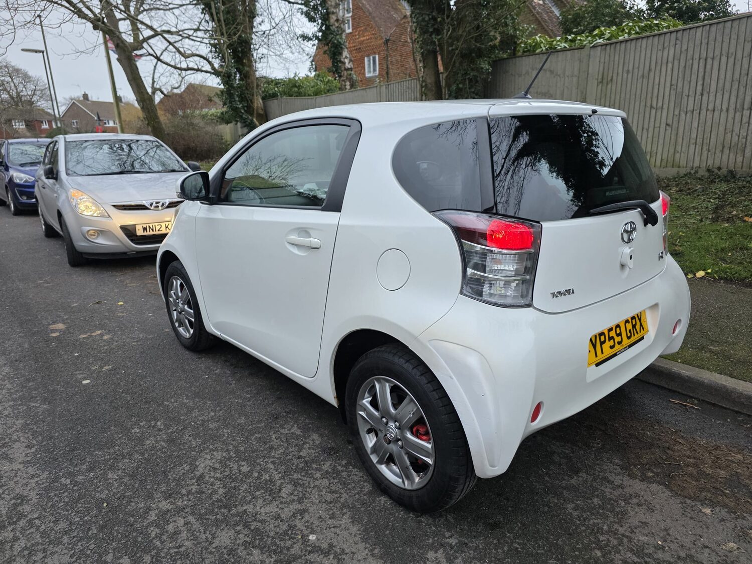 Toyota iQ photo 5