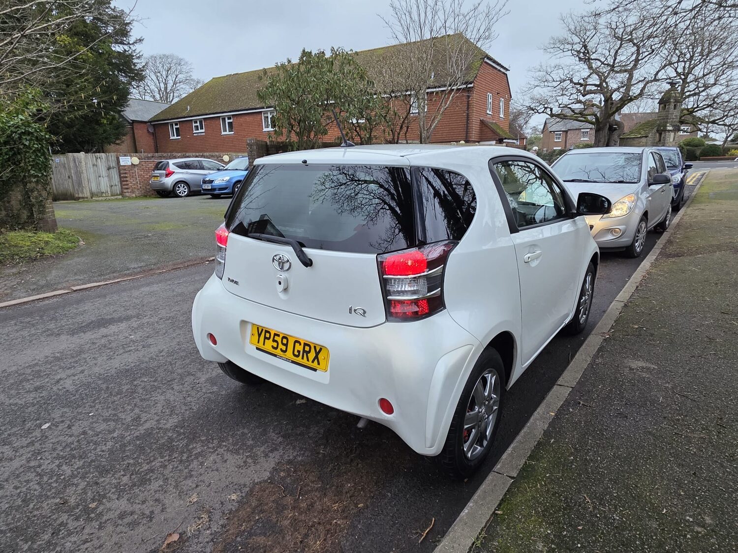 Toyota iQ photo 6
